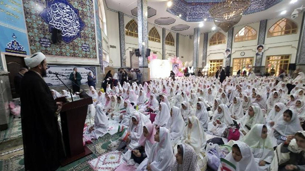 برپایی جشن تكلیف بیش از ١٠٠٠ دانش‌آموز دختر در شهر اندیشه 