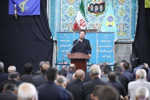 برپایی میز خدمت قضایی با حضور دادستان شهرستان شهریار در نمازجمعه شهر اندیشه