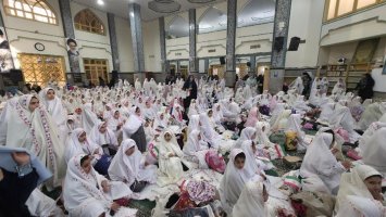 برپایی جشن تكلیف بیش از ١٠٠٠ دانش‌آموز دختر در شهر اندیشه 